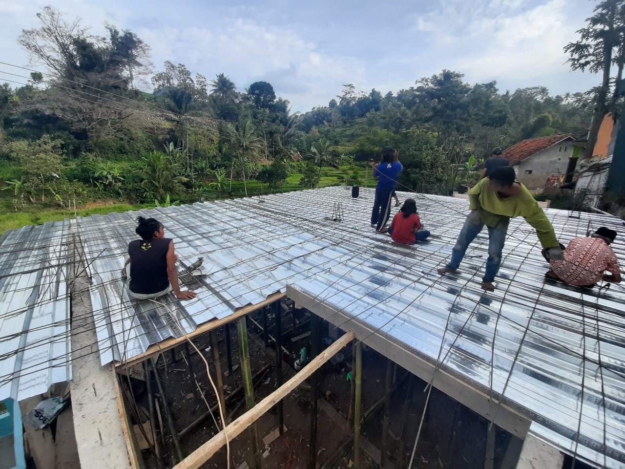 People add a roof to one of the new buildings